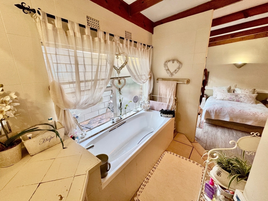 5 Bedroom Property for Sale in Van Der Hoff Park North West